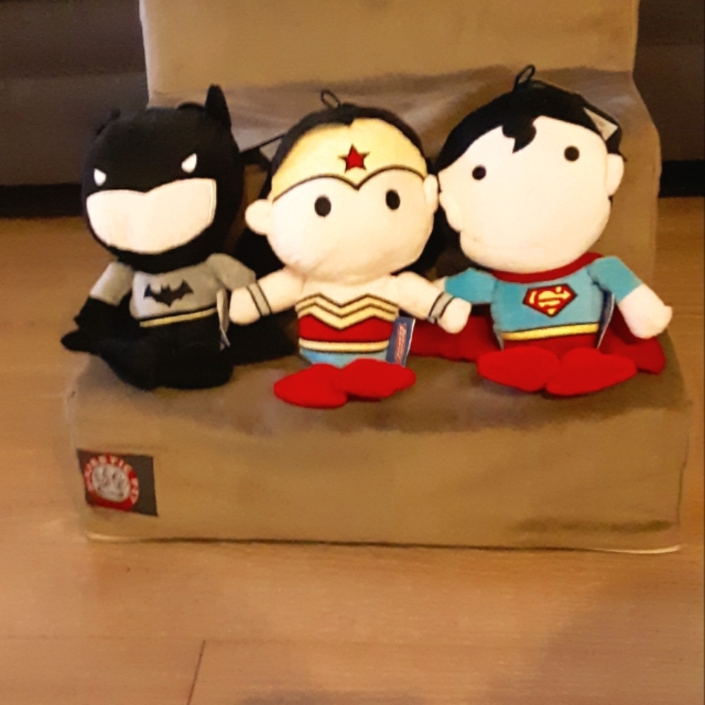 DC JUSTICE LEAGUE DOG TOYS